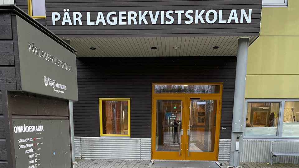 Ingången till fritidsgården på Pär Lagerkvistskolan